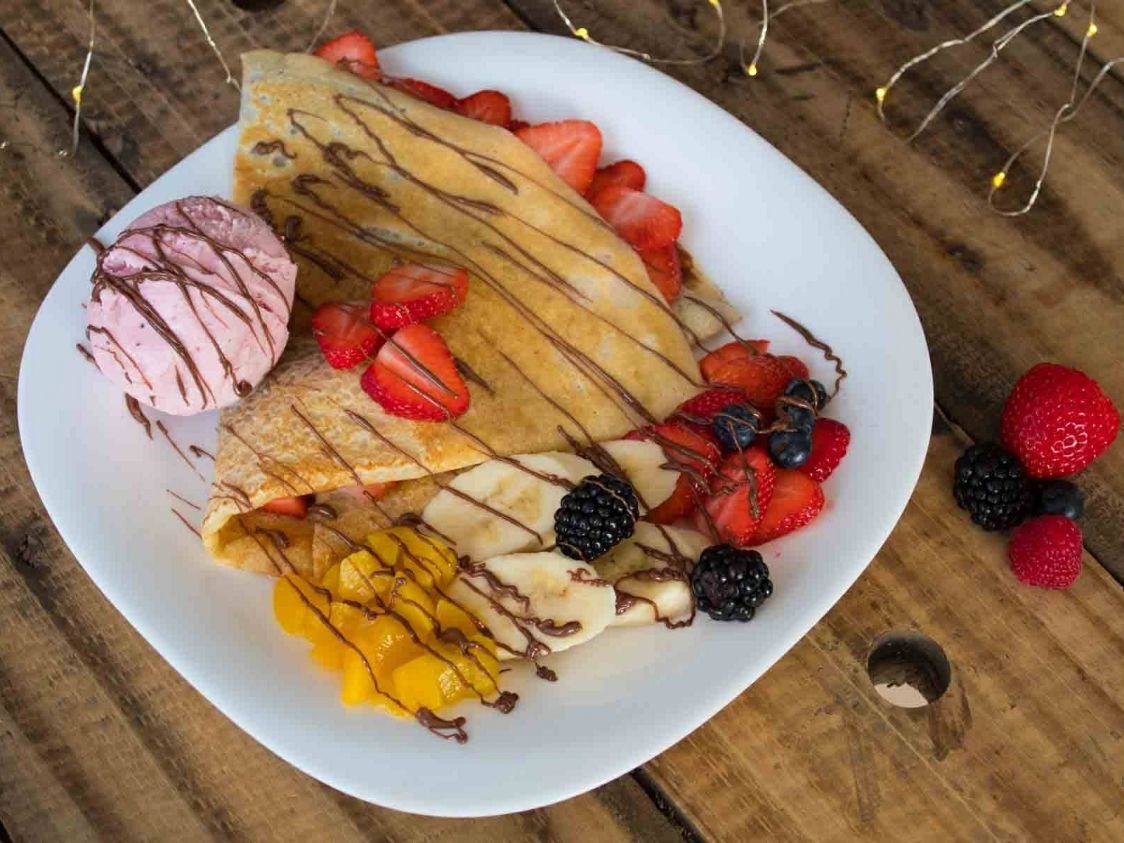 Crepa de Cajeta  con Fresa y Nuez