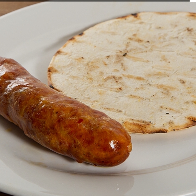 AREPA CON QUESO Y CHORIZO SANTARROSANO + GASEOSA