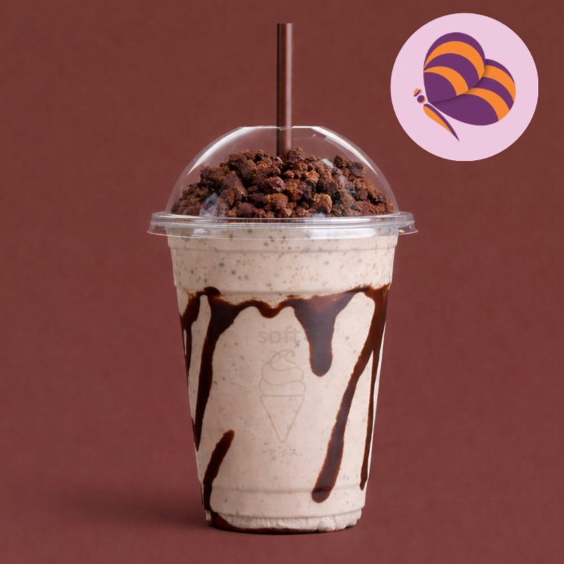 Nosso novo queridinho é feito com o nosso cremoso sorvete de baunilha soft, batido com a irresistível farofa de brownie da Brigaderães Doces e finalizado com muita calda de chocolate. Uma combinação intensa, cremosa e crocante na medida certa, perfeita pra quem ama chocolate de verdade. Edição limitada. Corre experimentar o seu antes que acabe! imagem meramente ilustrativa.