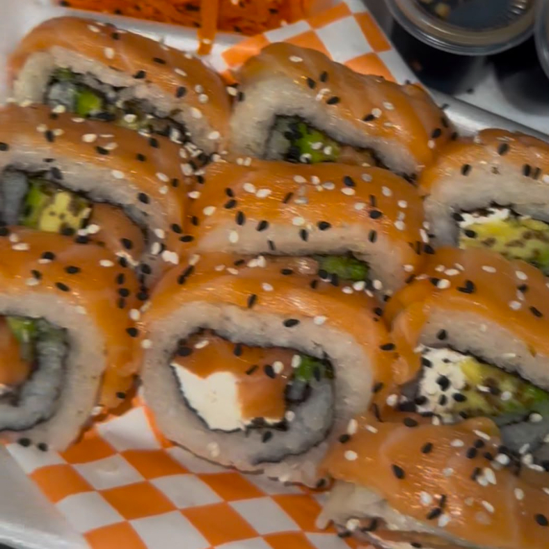 Salmón Deluxe Roll