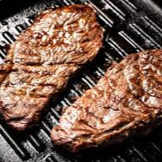 Acompanha Arroz, Feijão, Macarrão, Salada e Farofa.