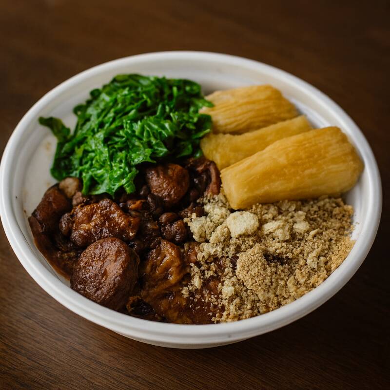 Arroz, Feijoada, Farofa, Couve refogada e Mandioca frita!