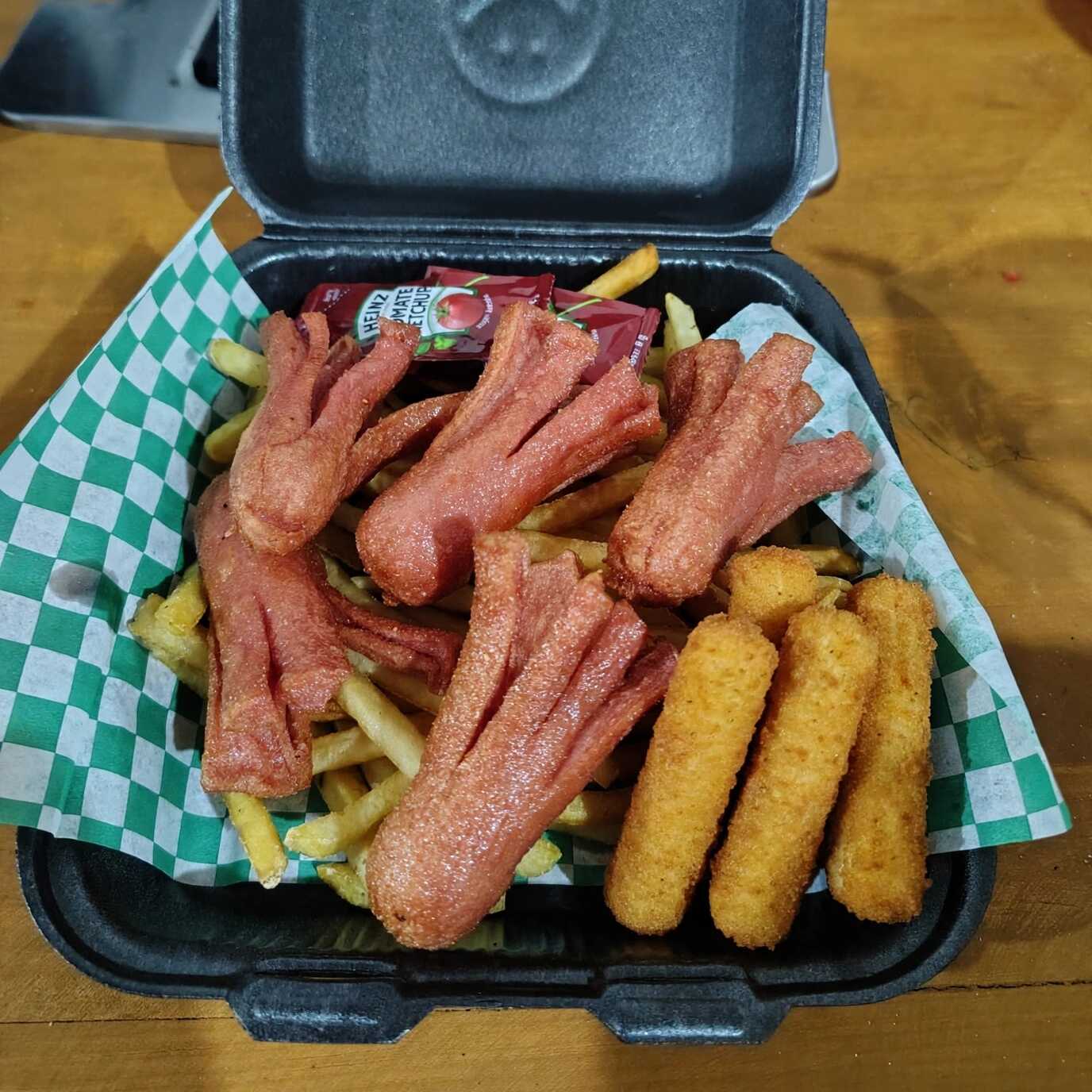 Salchipapas Con Dedos De Queso