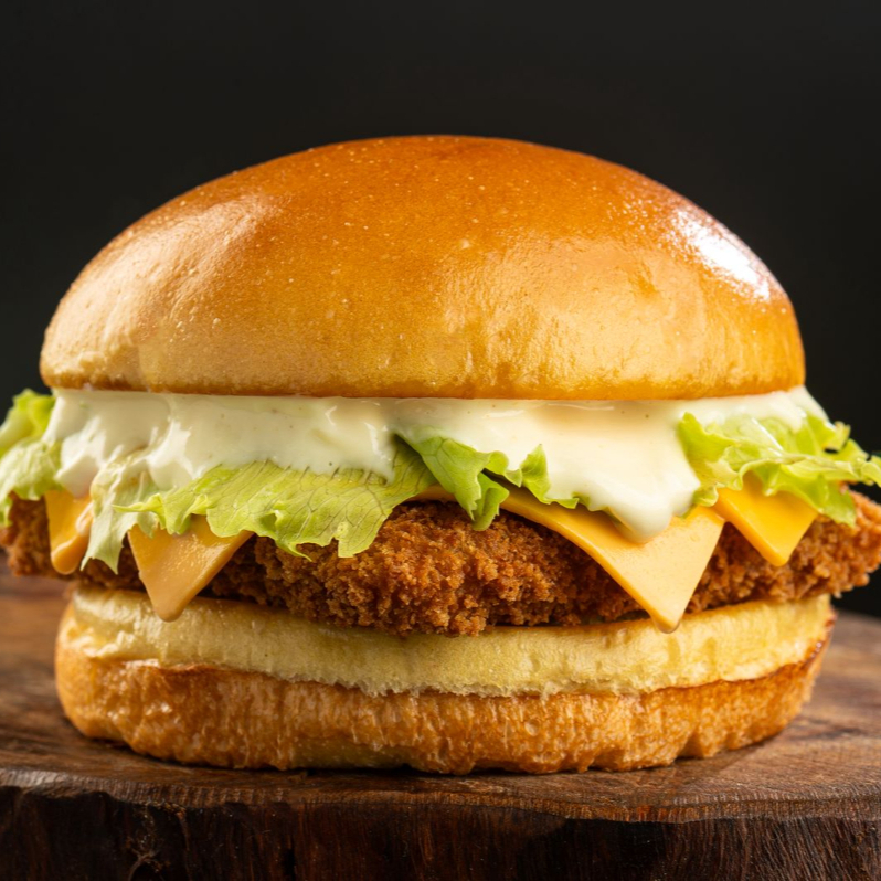 Hambúrguer de peixe empanado, cheddar, alface, acompanhado da nossa exclusiva maionese do Don.