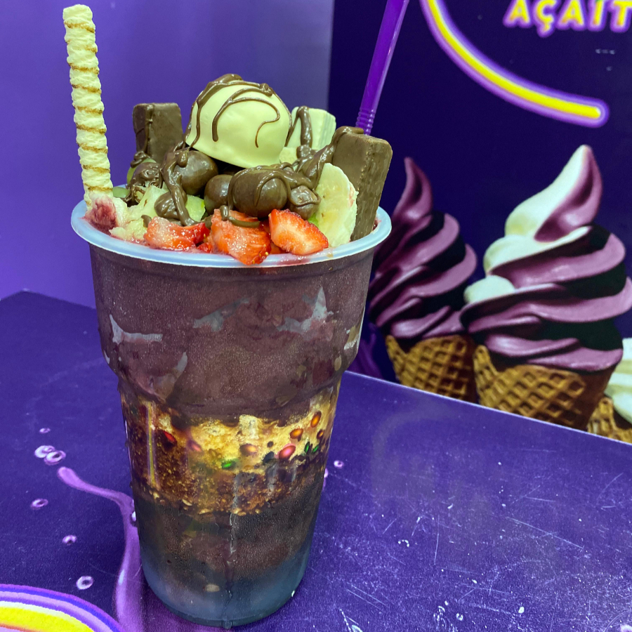 O Copão da Mawak! Um litro do verdadeiro açaí da Amazônia, denso, cremoso e geladinho na medida certa. Monte com suas combinações favoritas e viva uma experiência única, digna de quem ama sabor de verdade. 💜