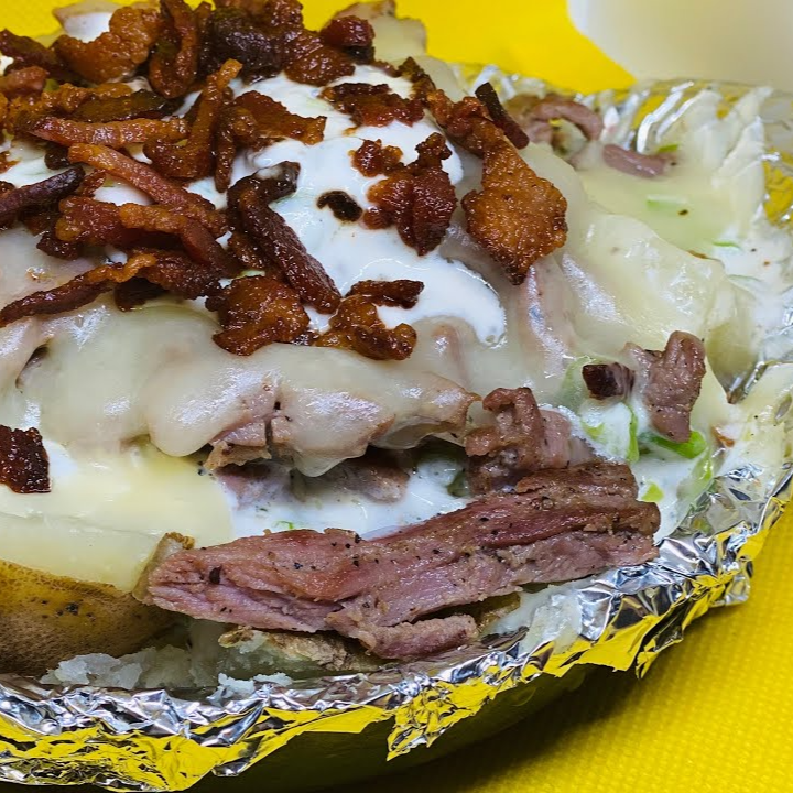 PAPA RELLENA DE ARRACHERA Y QUESO