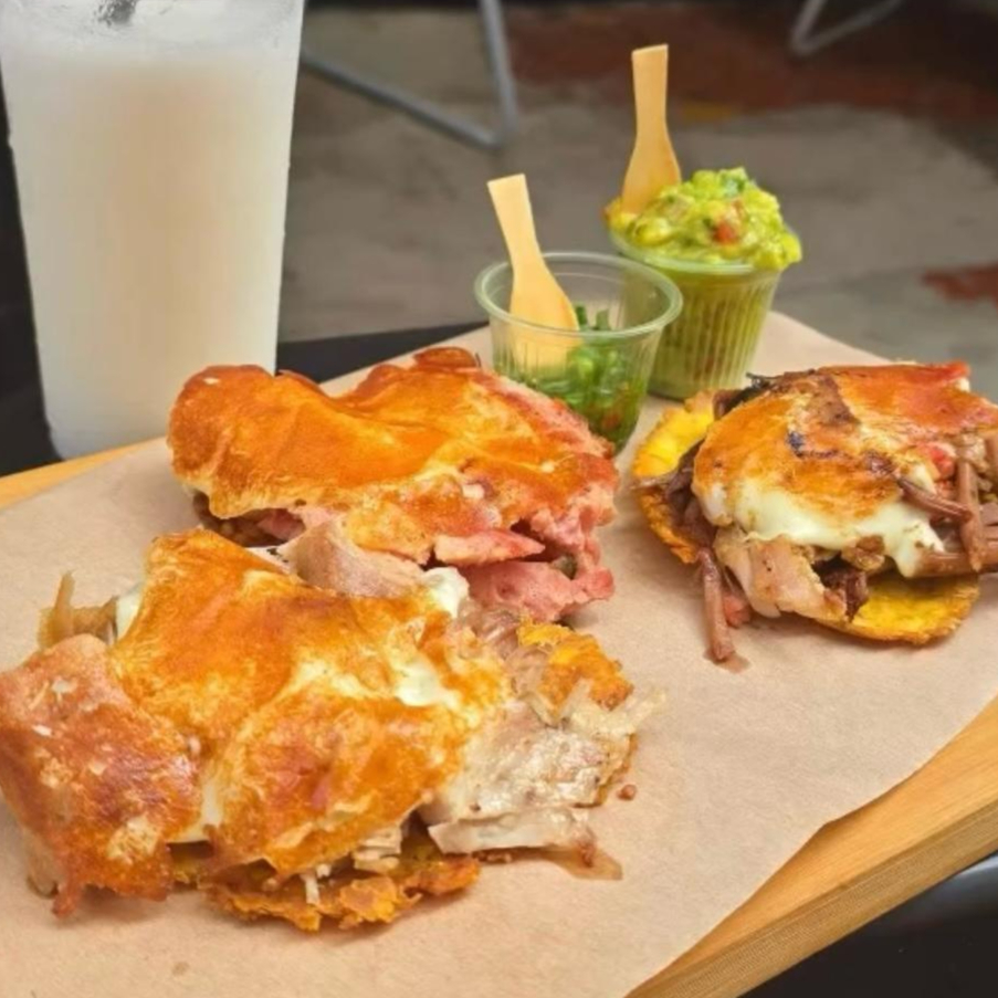 Acompanha Guacamole e Ají (a parte)