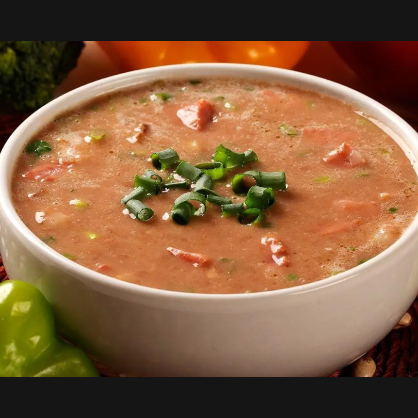 Caldo de feijão bem cremoso e saboroso, preparado com tempero caseiro e aquele gostinho de comida de verdade. Perfeito para aquecer e matar a fome!