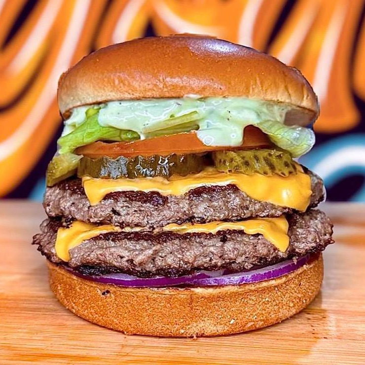 2x lanche, pão de brioche, 2x smash de 80g, queijo cheddar, cebola roxa, picles, tomate, alface americano, molho billi jack, e molho da casa.,