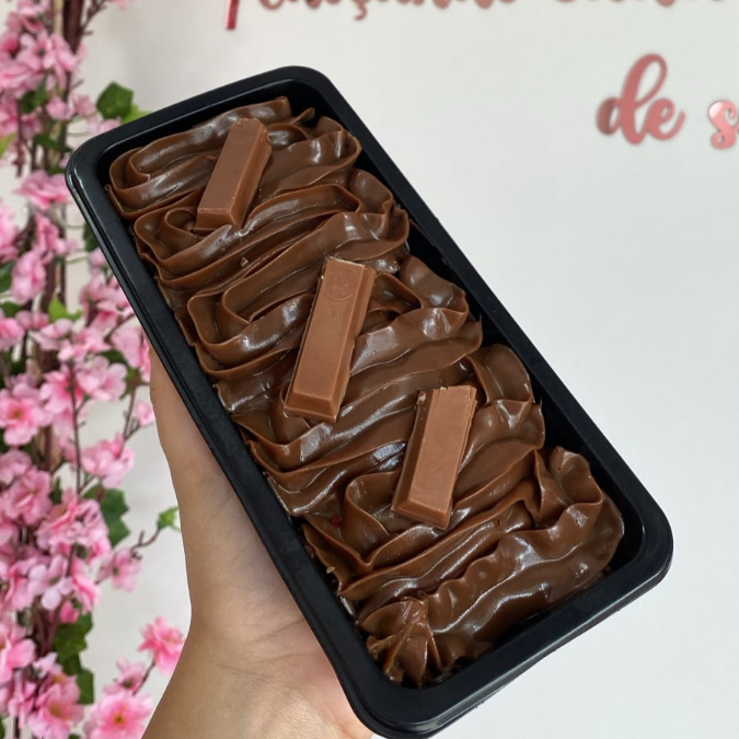 Massa de chocolate com cobertura de chocolate