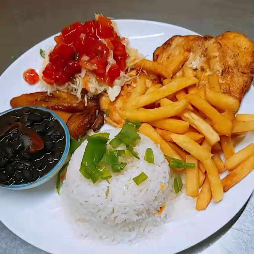 Casado con Filete de Pollo a la Plancha