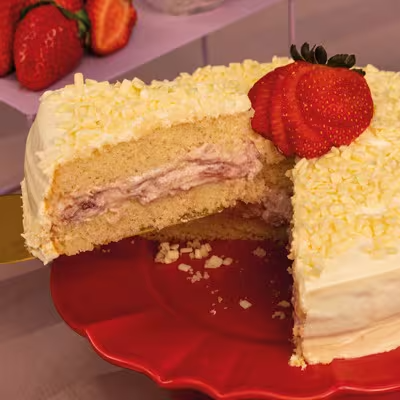 Um sabor bastante amado e super fofinho! Recheado de leitinho e um delicioso preparado de morango, finalizado com granulados macios de chocolate branco de verdade!