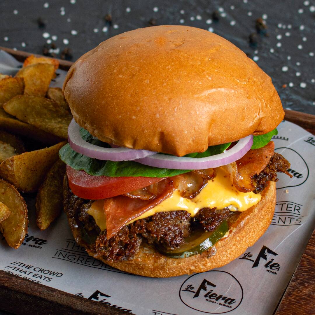 Cheeseburger & Bacon + Papas
