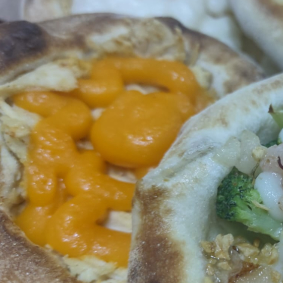 4 Frango cheddar, 3 4 queijos e 3 lombo