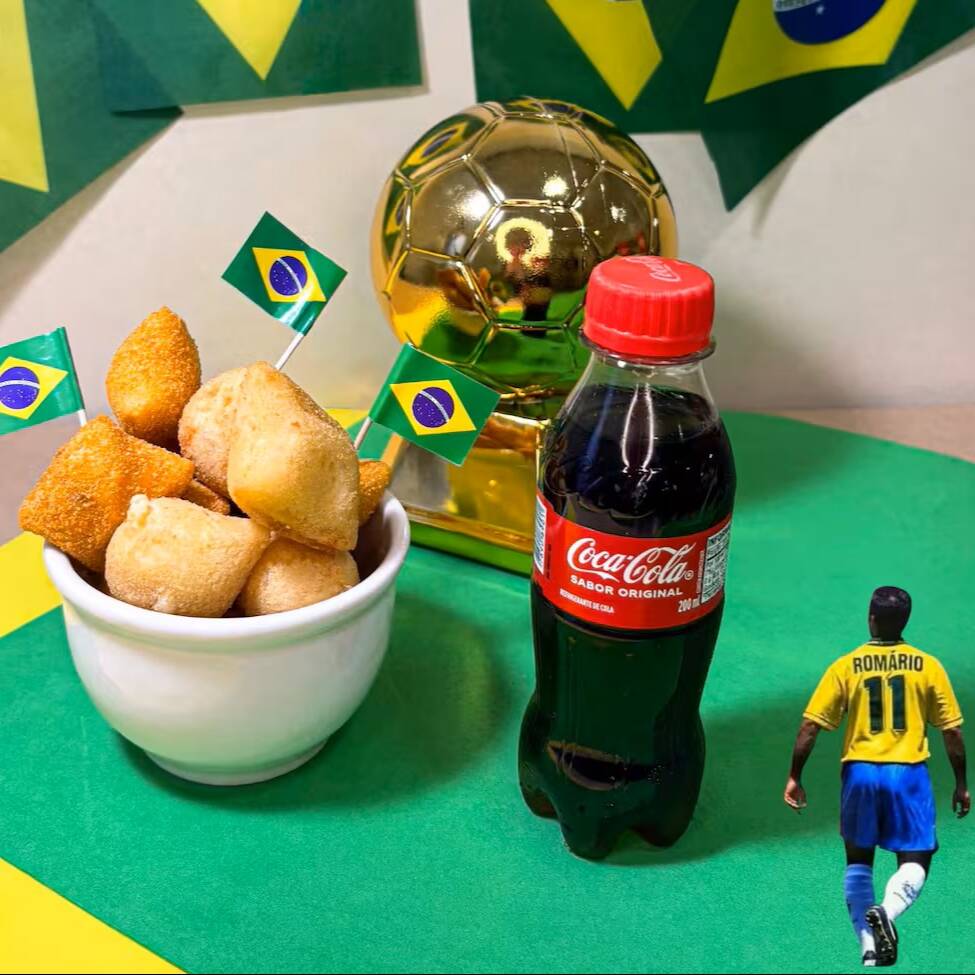 Pequeno no tamanho, gigante no sabor! O Combo do Baixinho foi pensado especialmente para os pequenos craques da casa: são 10 salgadinhos deliciosos + 1 refrigerante 200 ml, na medida certa para acompanhar a diversão.