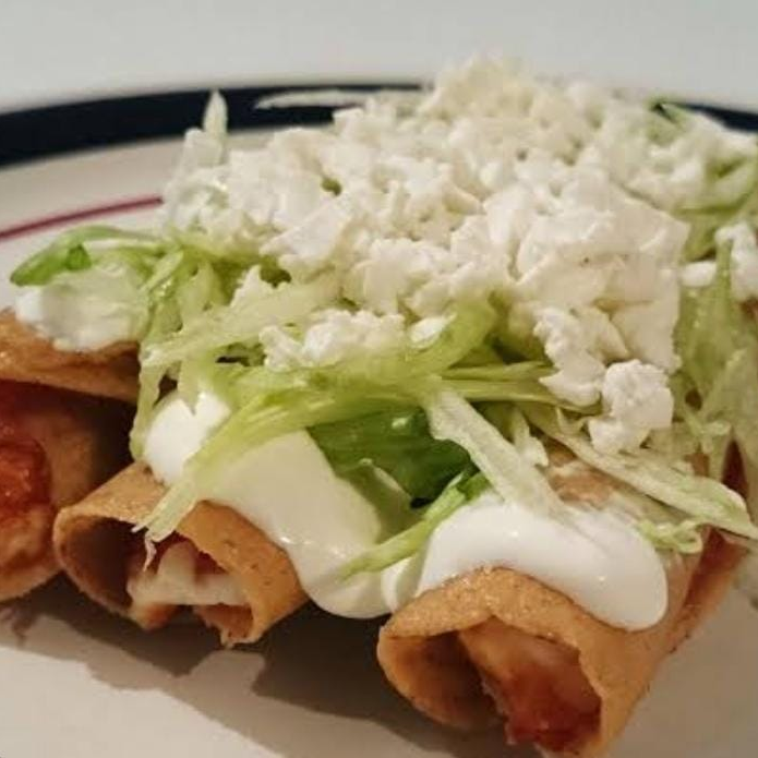 Tacos Dorados de Pollo
