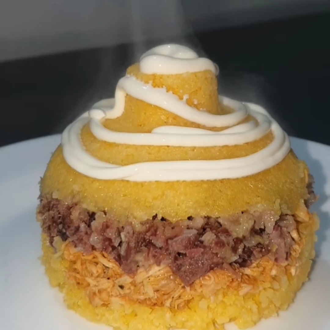 Charque desfiada, frango desfiado e catupiry