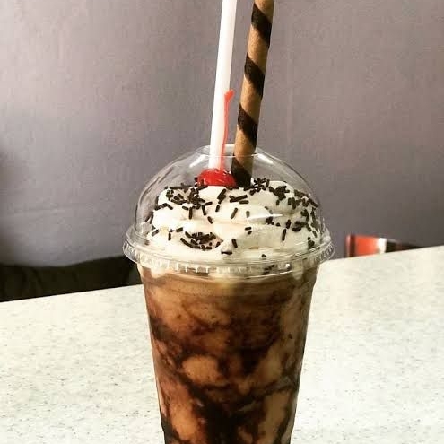 Choco flan y frappé de café clásico