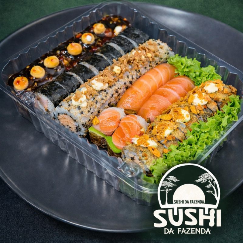 Foto Ilustrativa 5 hosssomaki skin com cream cheese e geleia de pimenta doce 5 hossomaki california 5 uramaki kani com cheam cheese e cebola crispy 2 sushi salmão 2 higawari 5 hot pate de salmão grelhado com cream cheese e doritos . Kit molho: 1 Tarê Sachê Mitsuwa, 2 Shoyu, 1 Hashi
