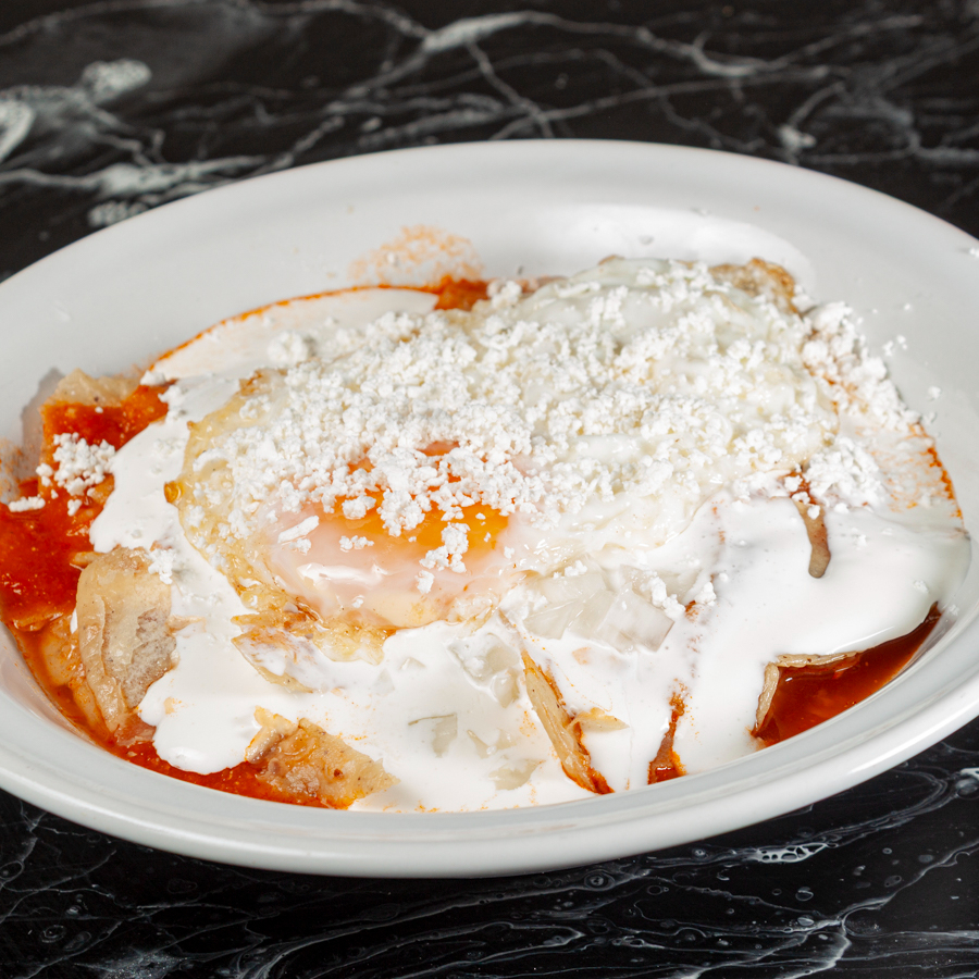 Chilaquiles con Huevo Revuelto