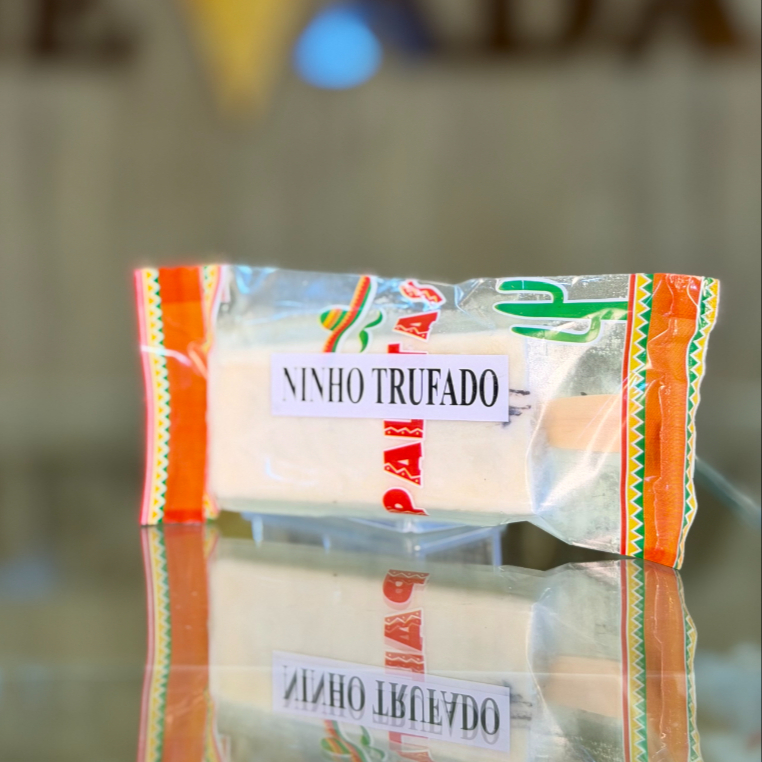 Sorvete de Ninho recheada com chocolate trufado