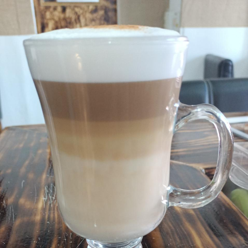 Capuchino de 16oz con Pan Gratis