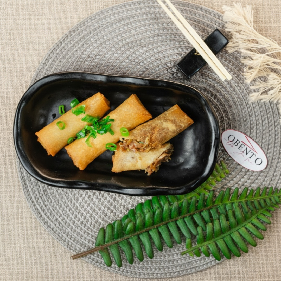 Delicie-se com nosso pastelzinho Harumaki, são rolinhos feitos com uma massa leve e fina recheada com carne com legumes com toque oriental.
