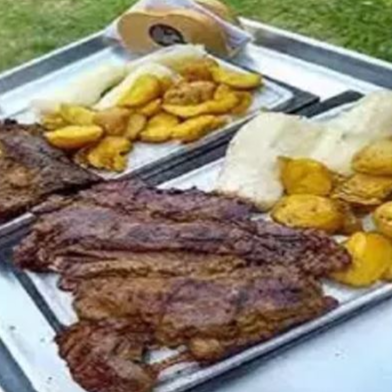 Filete de carne asada de 300gr + 2 Gaseosas 250 ml