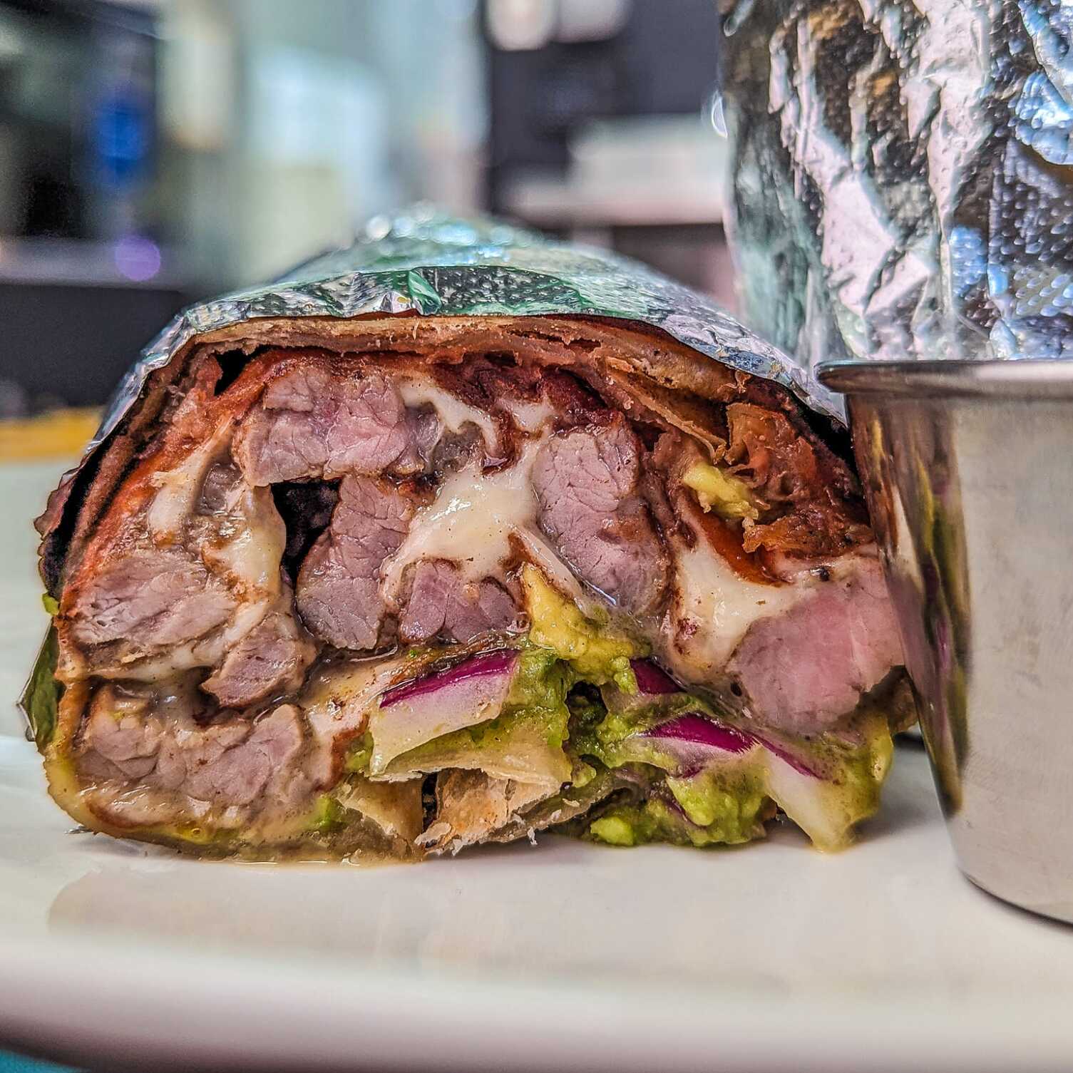 Burrito de Arrachera con Costra de Queso