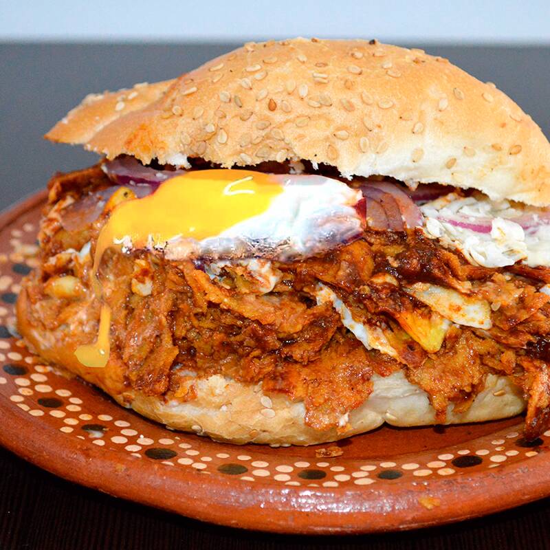 Megatorta Chilaquilessalsa Morena Huevo Estrellado