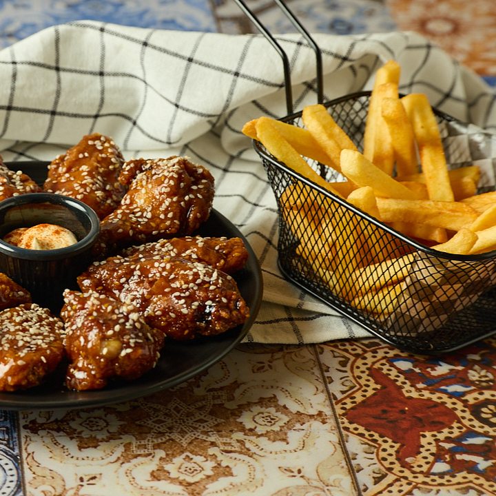 10 Alas + Papas + Dip de Queso