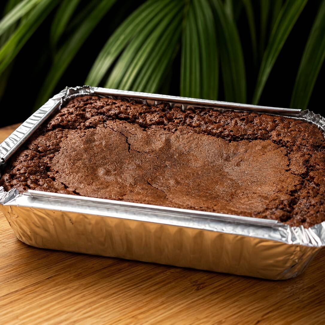 Brownie assado na marmitinha de 220 ml. Peso aproximado 80 gramas.