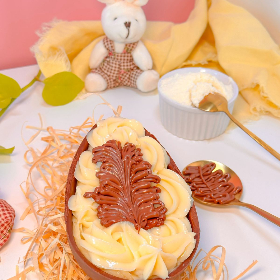 Casca chocolate 40% recheada de muito brigadeiro de leite ninho cremoso, nutella pura e leite ninho. *peso final aproximado 350 gramas