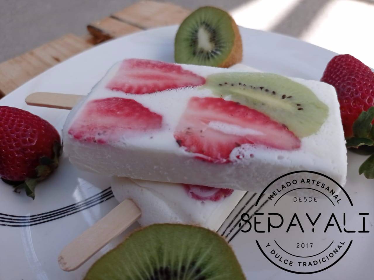 Paleta Premium de Queso con Frutas
