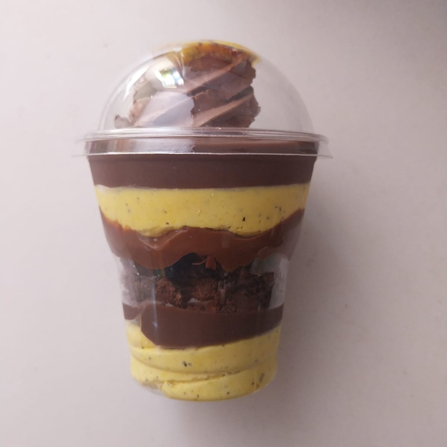 Um clássico na versão felicidade, aquela combinação do azedinho do maracuja e o cremoso de chocolate, neste copo contém: •Creme de chocolate •Brawnie •Nutella •Creme de maracujá copo 150ml