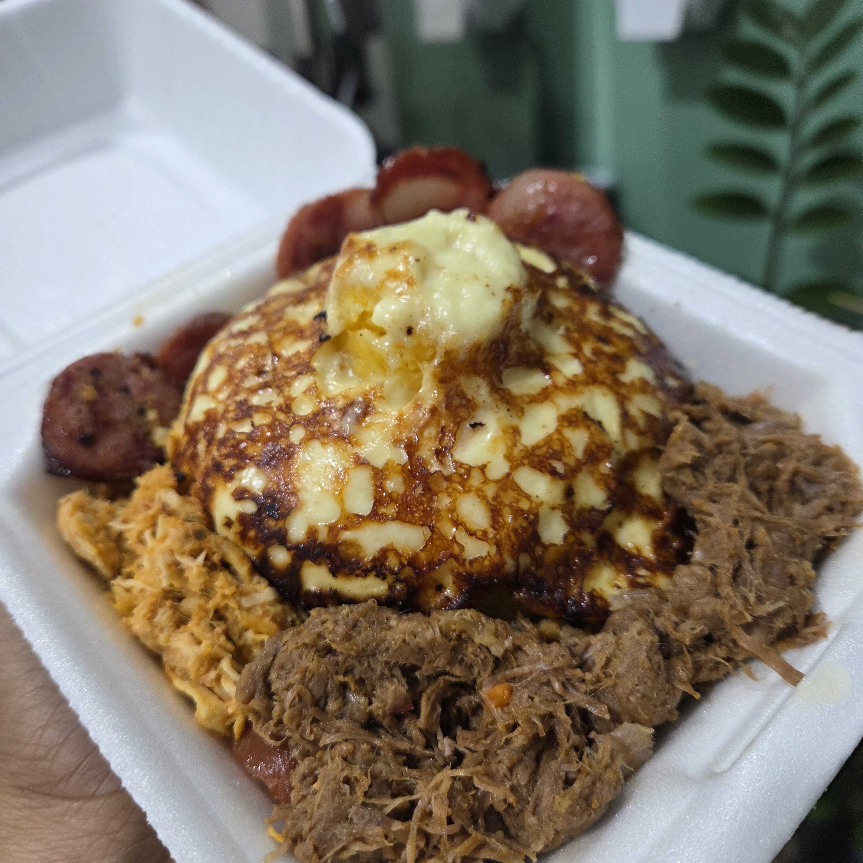 Carne desfiada da casa, queijo coalho, frango desfiado, charque desfiada e calabresa
