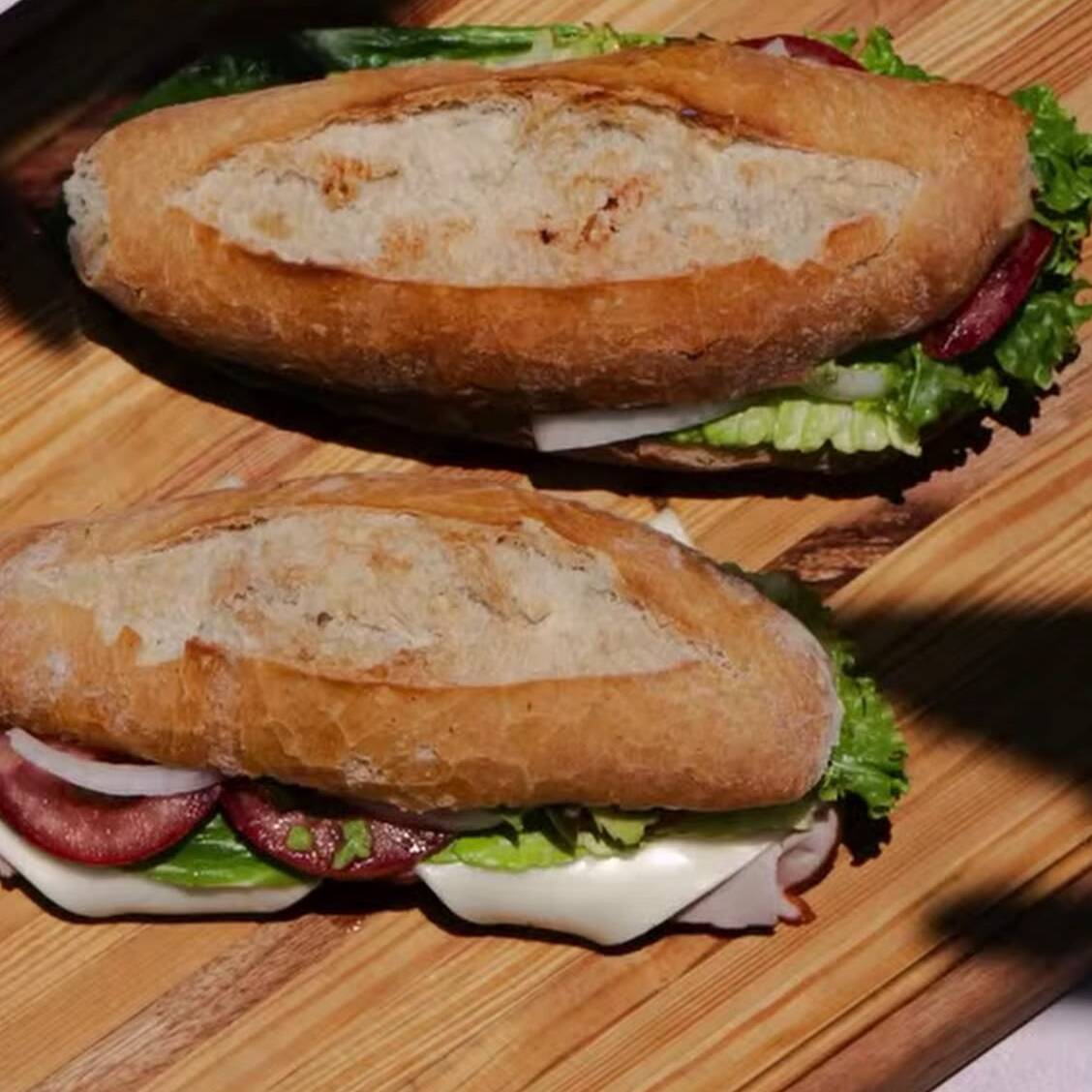 Lonche de Chorizo Español con Queso Gouda