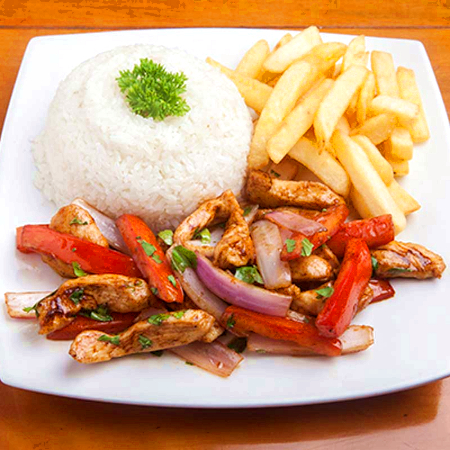 Pollo saltado