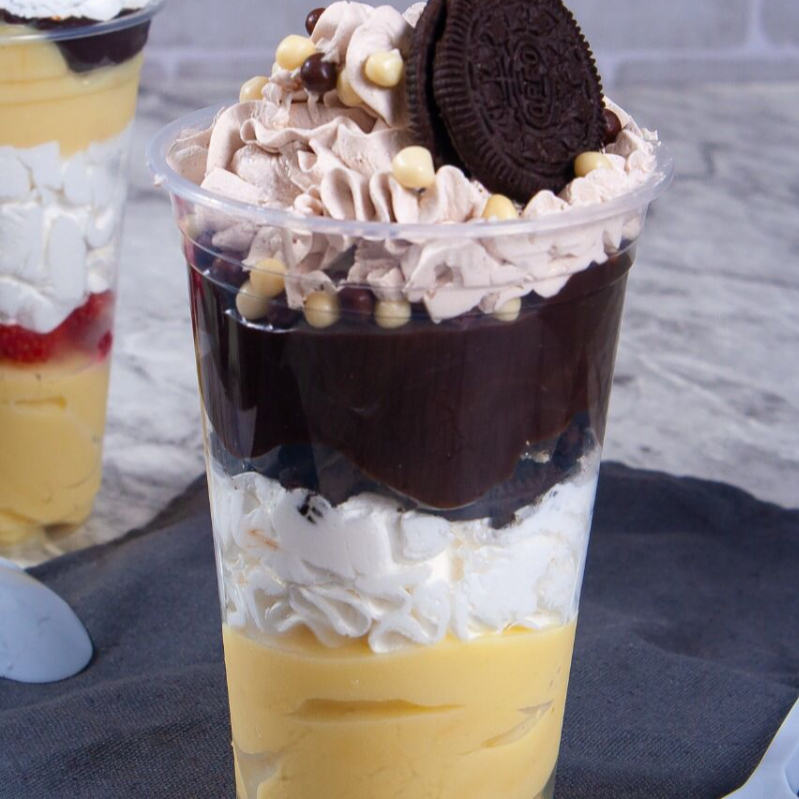 Creme de ninho, creme de chocolate, mousse de ninho e oreo