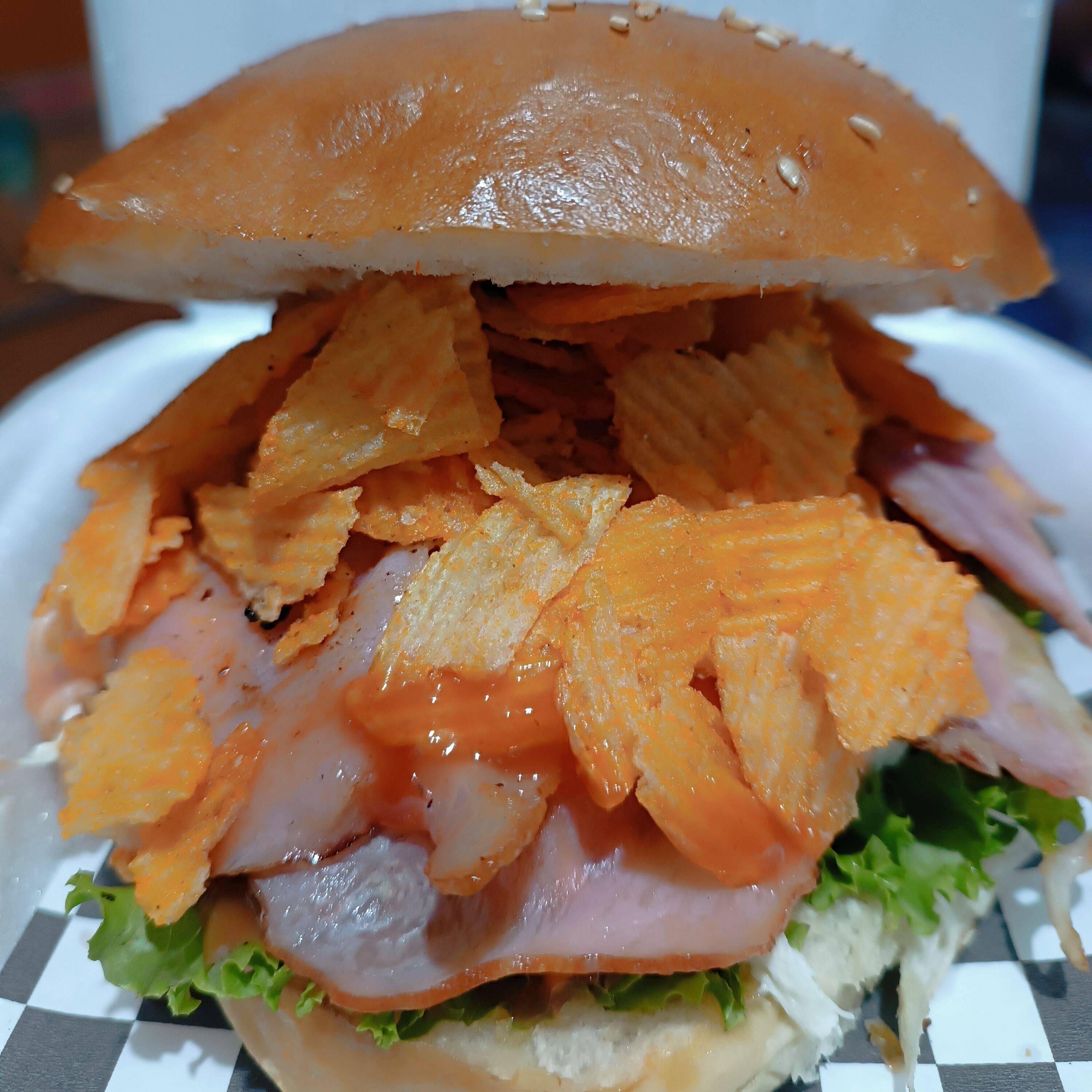 Hamburguesa ruffles queso con papas