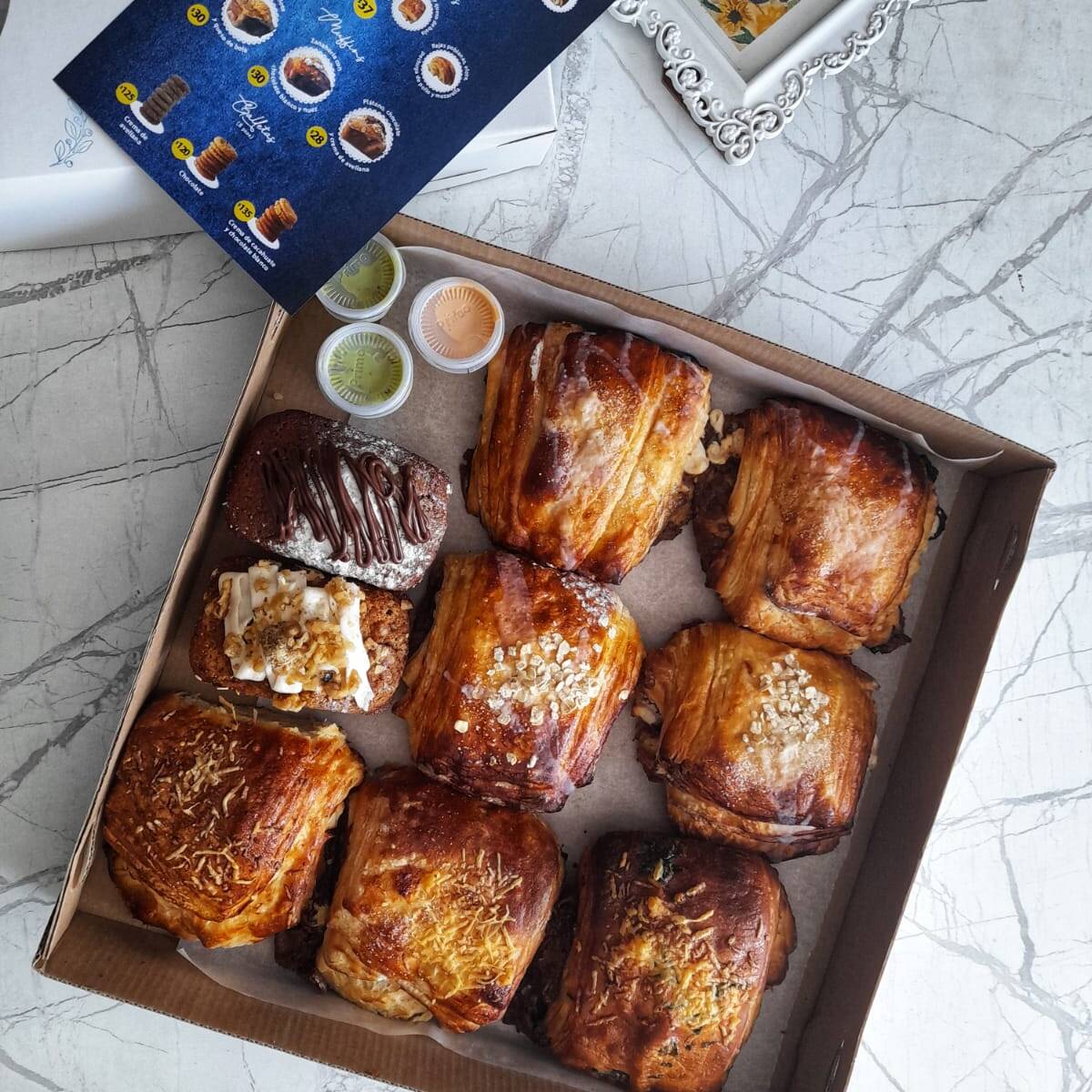 Croissant de Zarzamora y Queso Crema