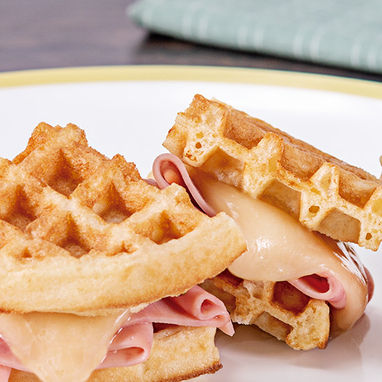 Waffle con Jamón y Manchego.