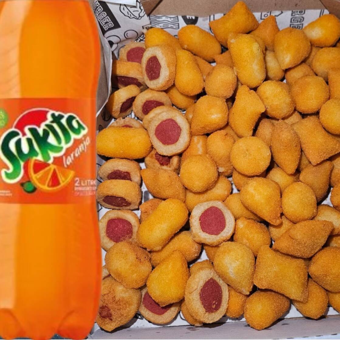 100 salgadinhos de festa sortidos de 10g Tamanho coquetel + Pepsi 2 Lts ou Sukita 2 Lts, crocantes e recheados na medida certa. Ideais para saborear momentos especiais com muito mais alegria e felicidades ! 100 salgadinhos misto entre eles ( Coxinha , Bolinha de Queijo , Bolinha de pizza , Travesseiro de Calabresa e Enroladinho de salsicha ) .