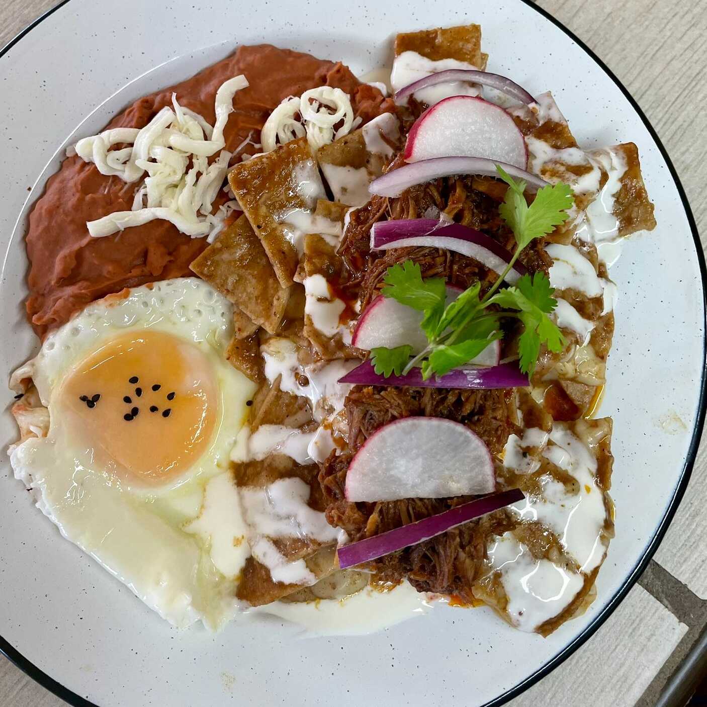 Chilaquiles en Salsa de Birria