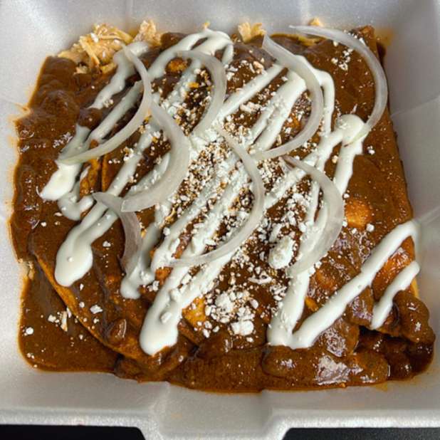 Enchiladas de Mole Rojo