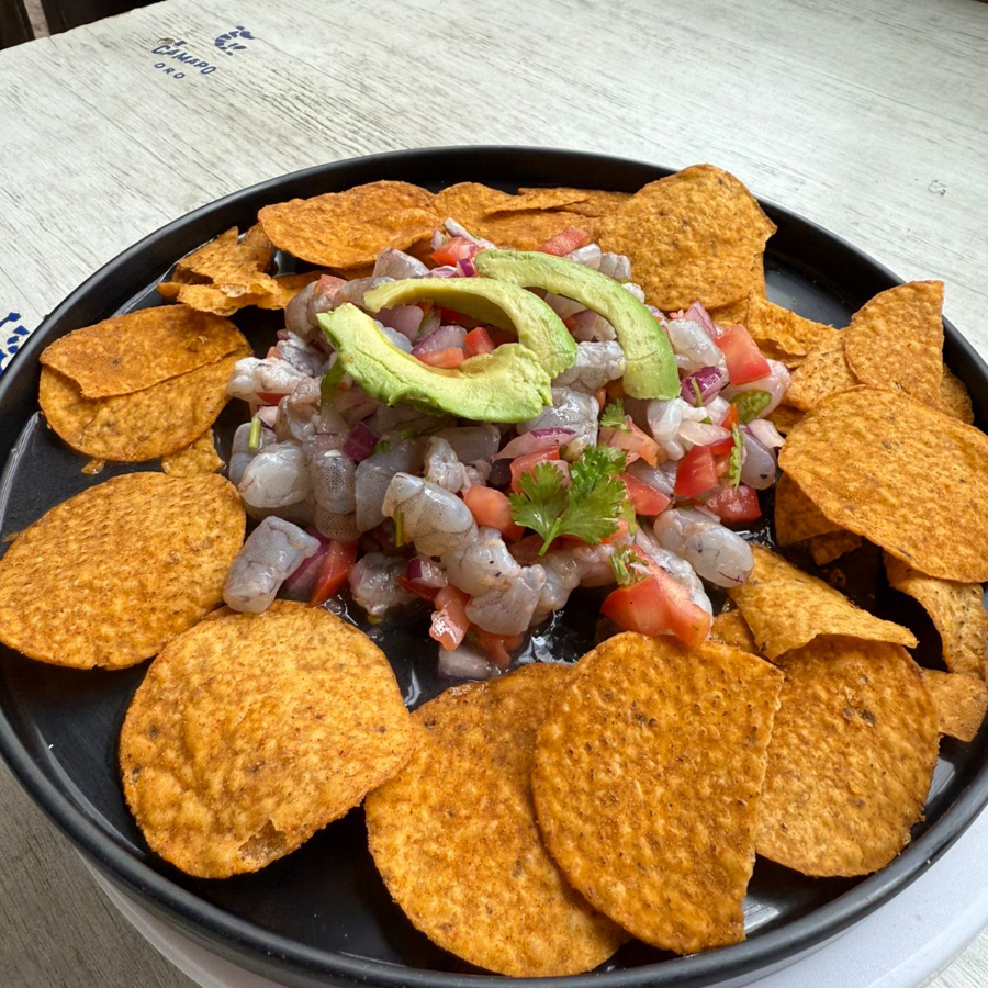 Tostiviche con Ceviche de Camarón