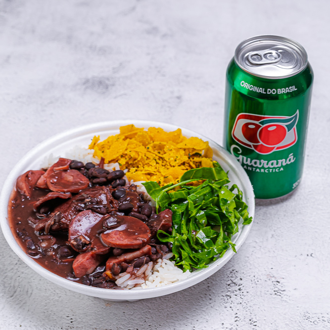 Marmita feijoada magra individual (costelinha, lombo, linguiça calabresa, paio, bacon), acompanha arroz branco, couve e farofa + guaraná lata. Marmita Indicada para 01 pessoa - peso médio 400 Gramas.