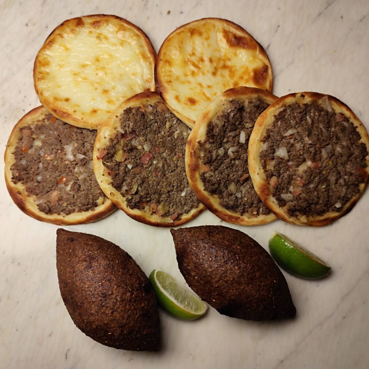 4 Esfihas de Carne + 2 Esfihas de Queijo + 2 Kibes Grandes