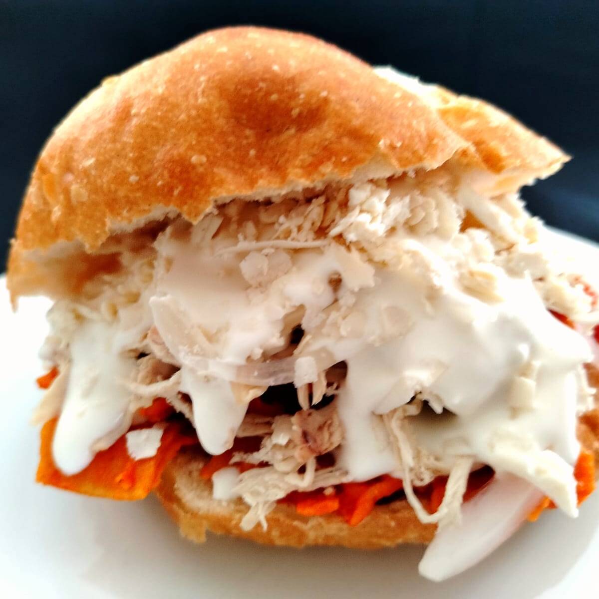 Torta de Chilaquiles con Pollo Deshebrado