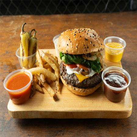 Hamburguesa Peon + Papas Fritas + Bebida.